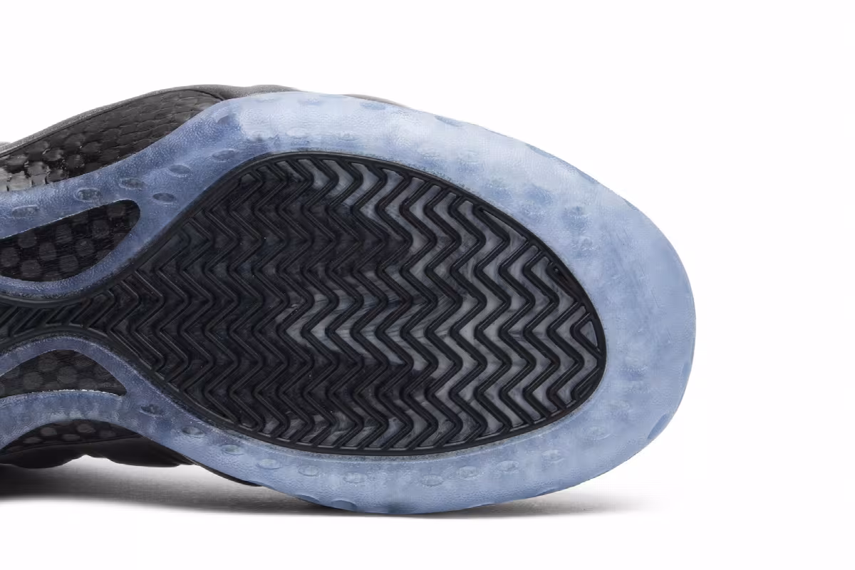 Nike Air Foamposite One hologram, view 6
