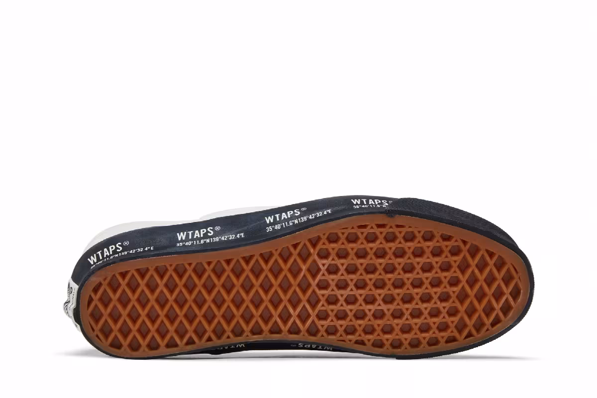 Vans WTAPS x Classic Slip-On LX White Black, view 5