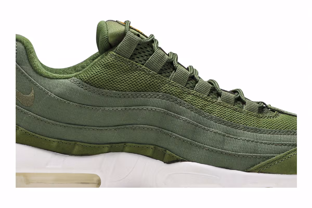 Stussy x Nike Air Max 95 Olive, view 3