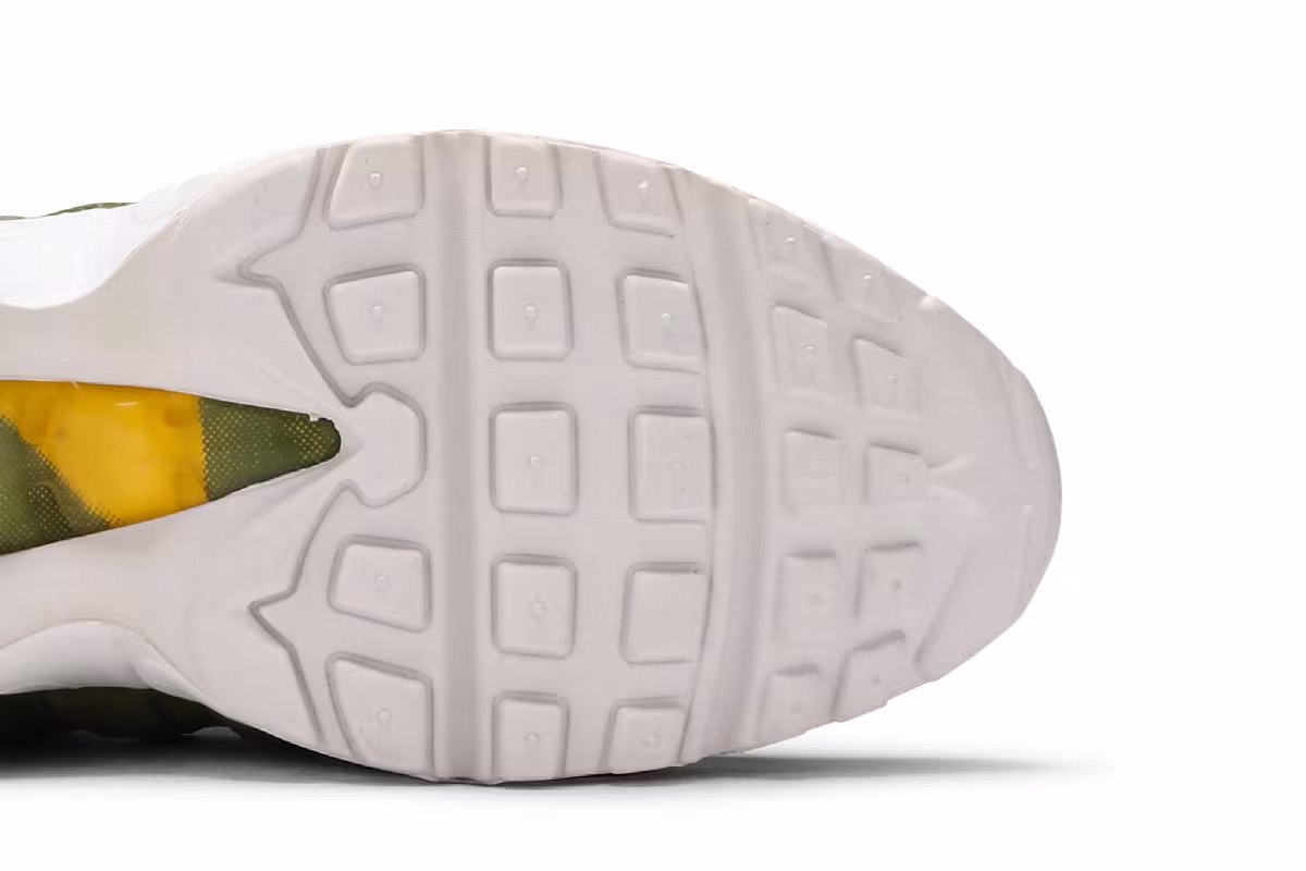Stussy x Nike Air Max 95 Olive, view 6