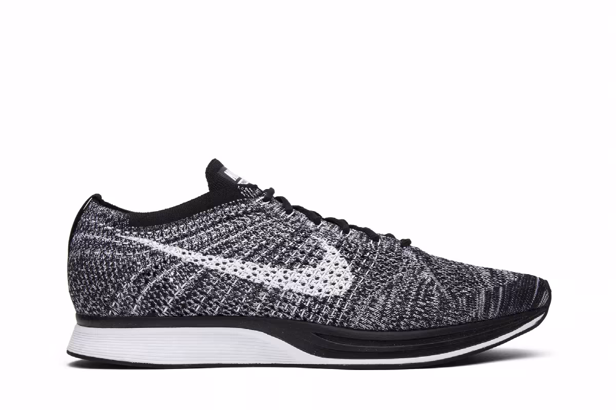 Nike Flyknit Racer Oreo 2.0, view 2