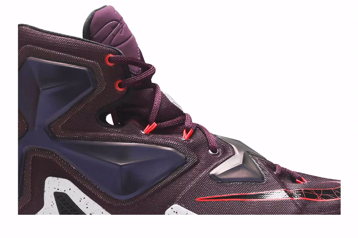 Nike LeBron 13 Mulberry, view 3