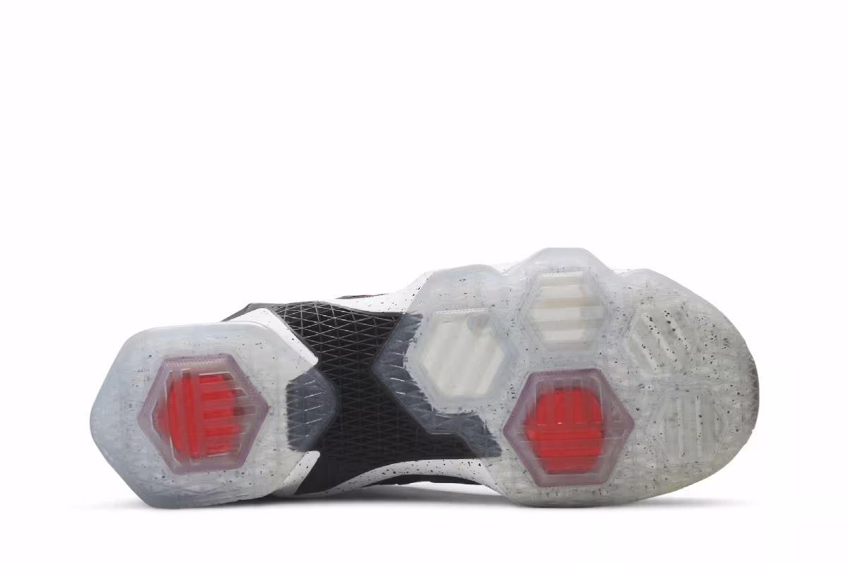 Nike LeBron 13 Mulberry, view 5
