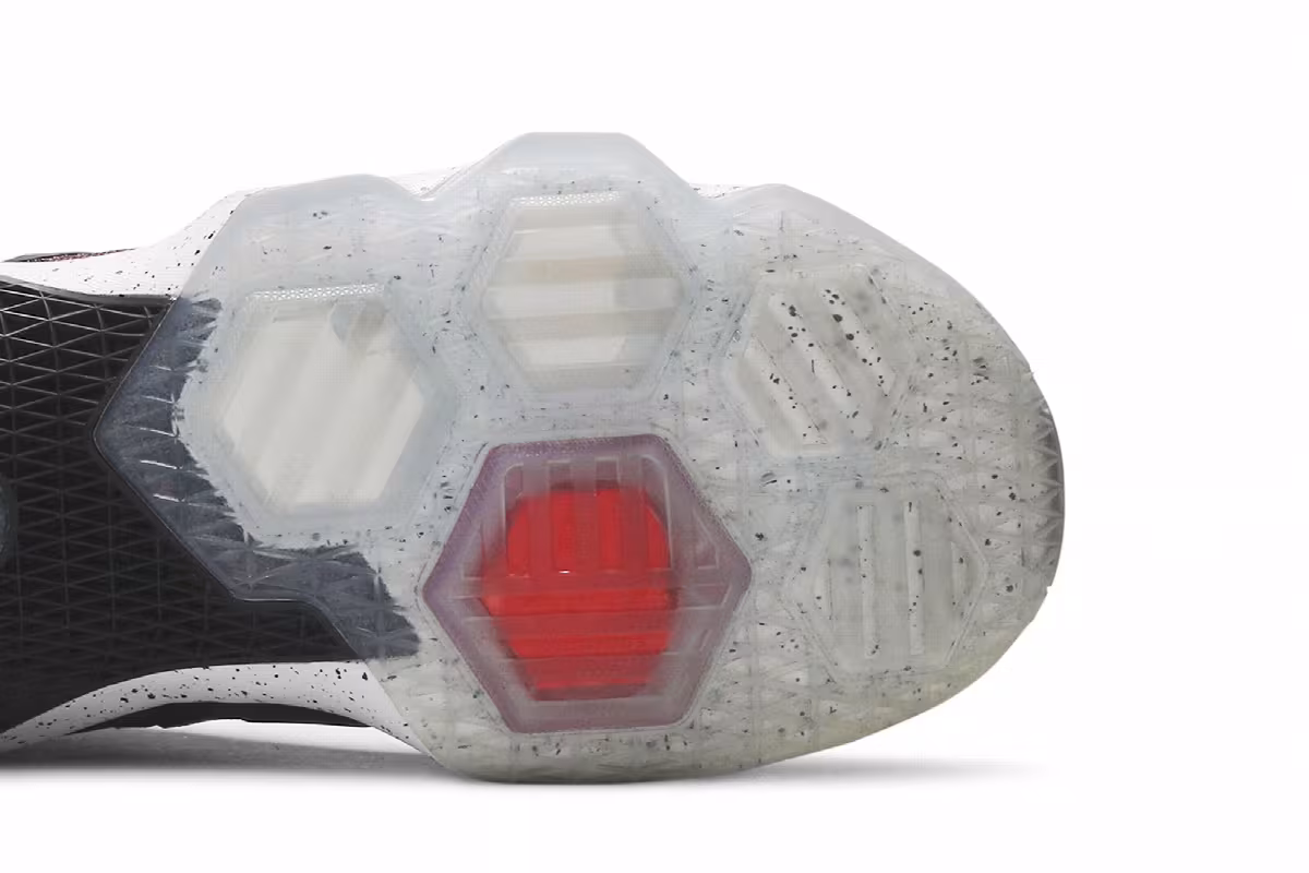 Nike LeBron 13 Mulberry, view 6