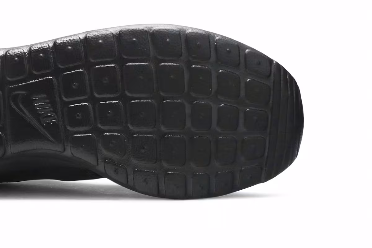 Nike Women's Roshe One Black, view 6
