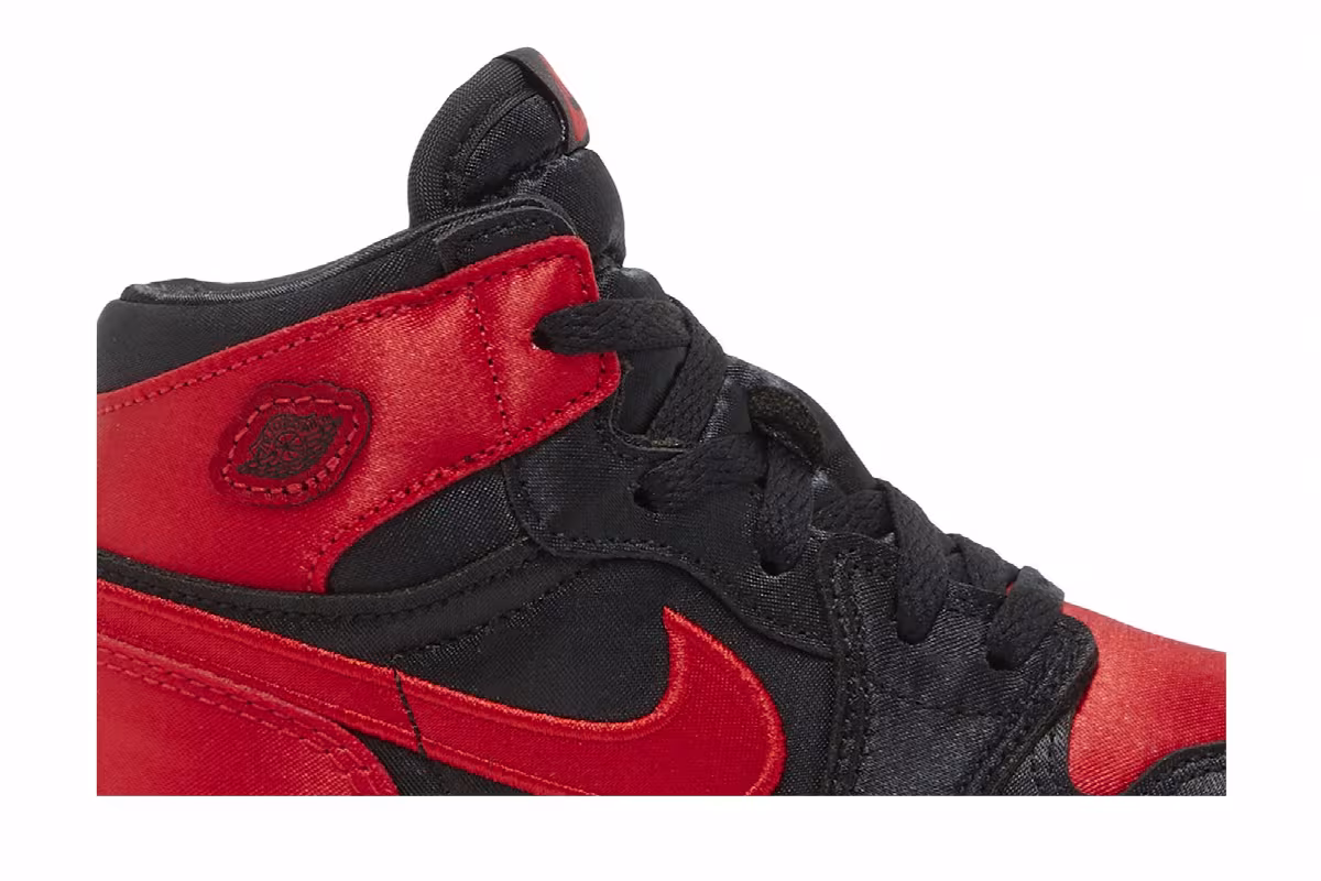Air Jordan 1 High OG TD Satin Bred 2023, view 3
