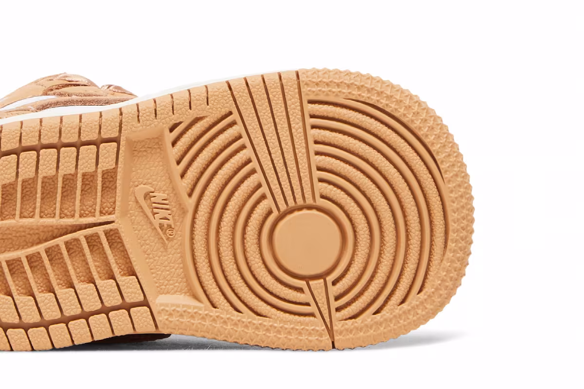Air Jordan 1 High OG TD Praline, view 6