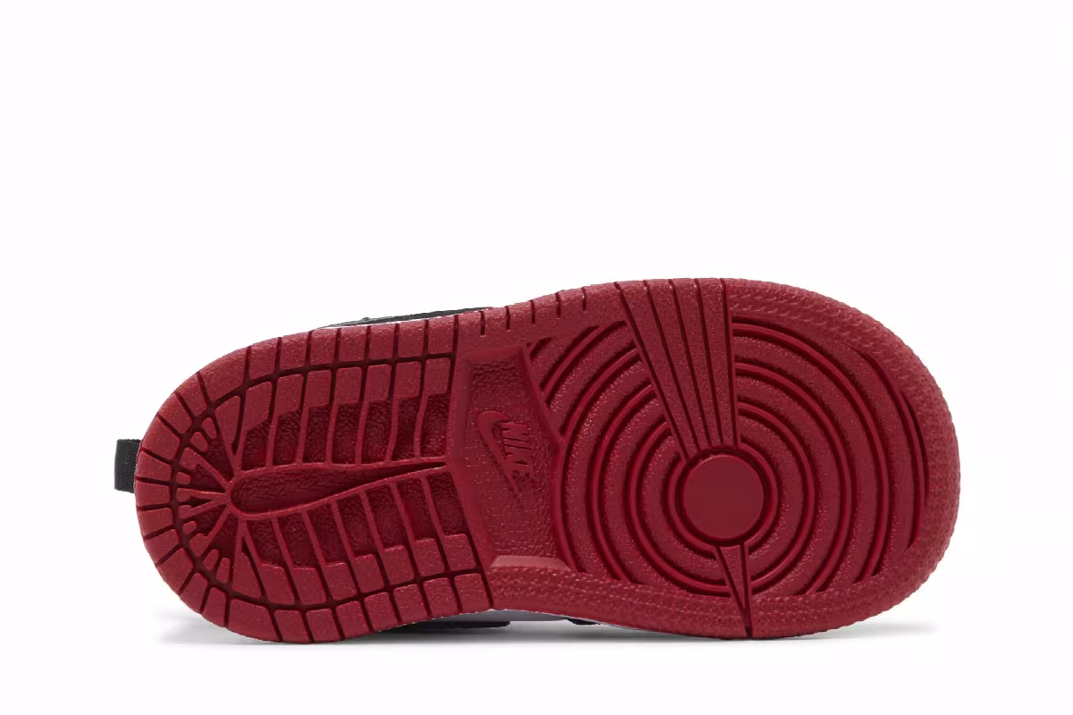 Air Jordan 1 Mid TD Gym Red Black Toe, view 5