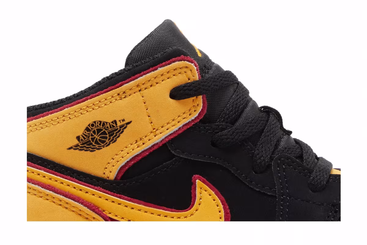 Air Jordan 1 Mid SE TD Vivid Orange, view 3