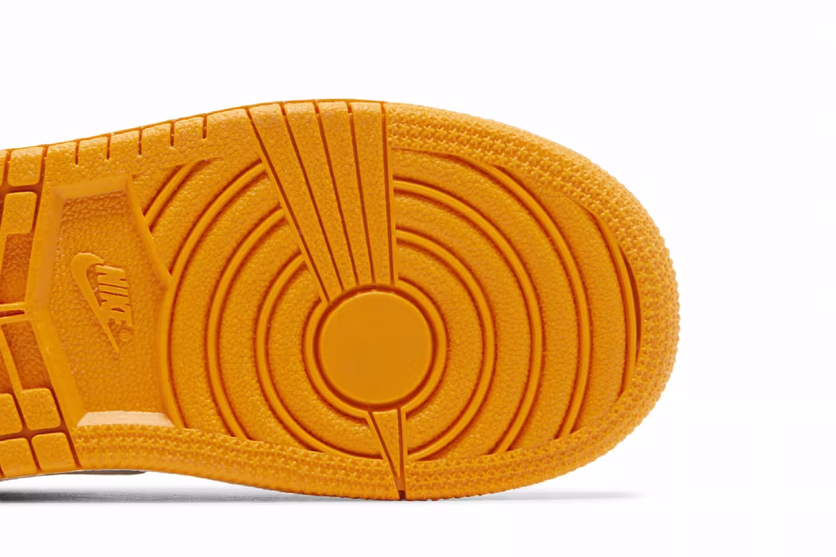 Air Jordan 1 Mid SE TD Vivid Orange, view 6