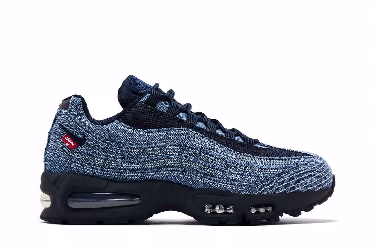 Levi's x Nike Air Max 95 OG Obsidian, view 2