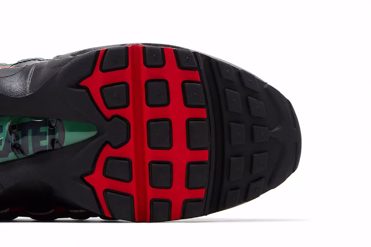 Undefeated x Nike Air Max 95 Black, view 6