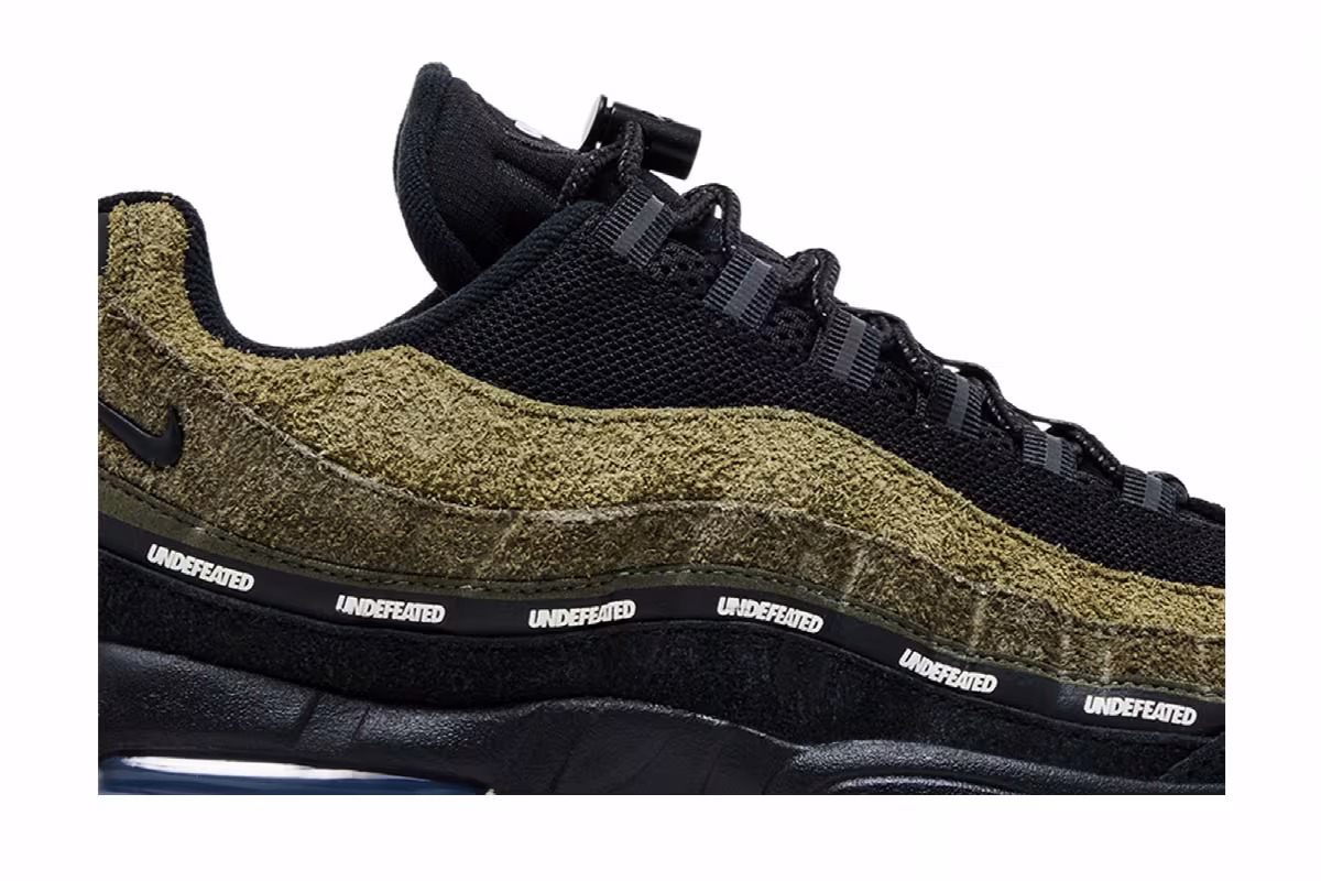 Undefeated x Nike Air Max 95 Medium Olive, view 3