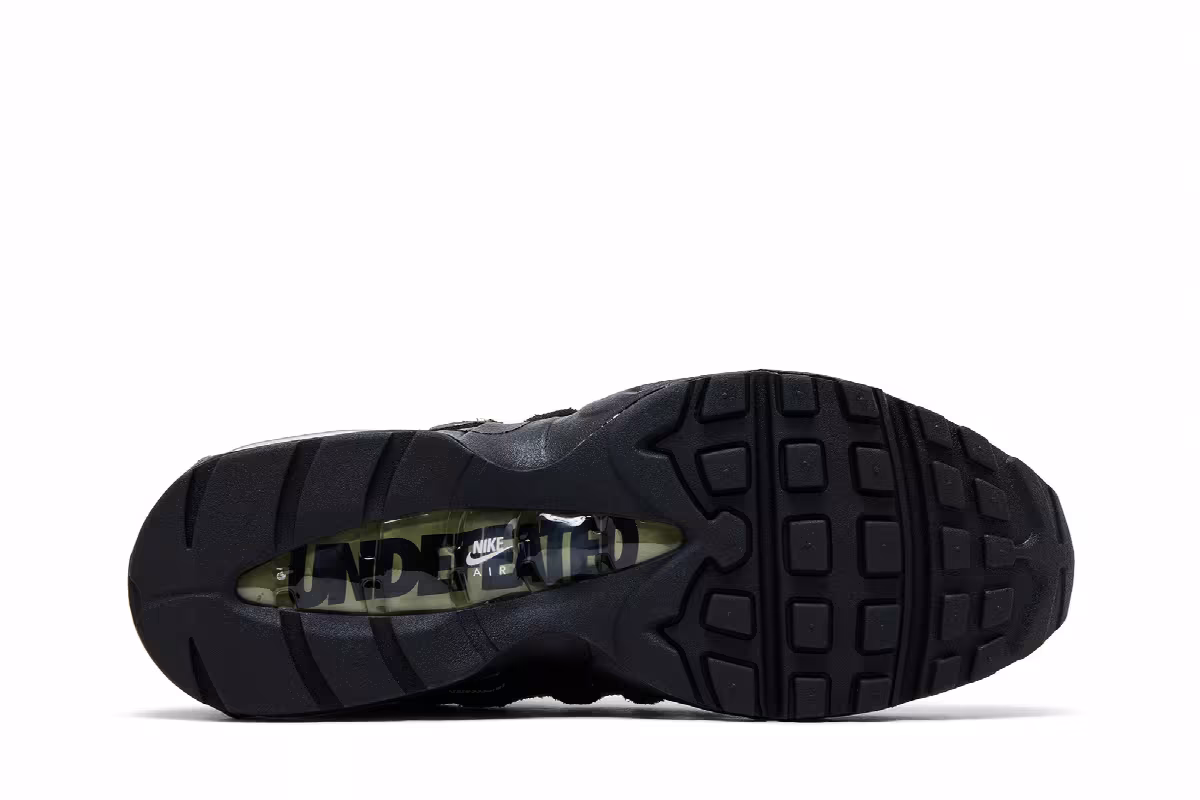 Undefeated x Nike Air Max 95 Medium Olive, view 5