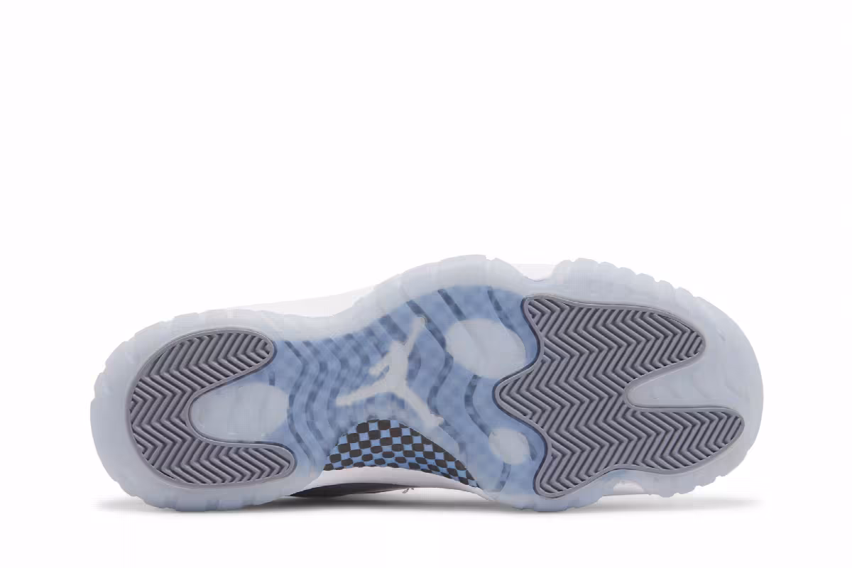 Air Jordan 11 Low Cement Grey, view 5
