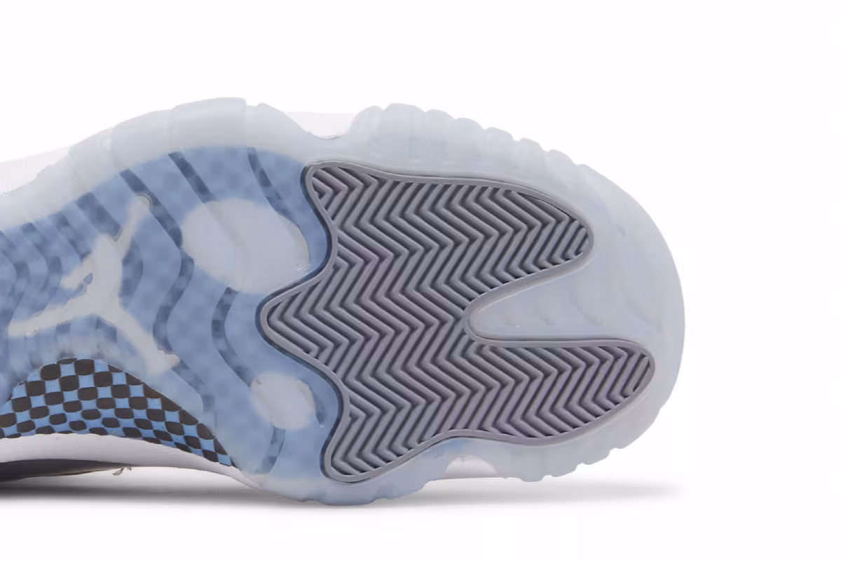 Air Jordan 11 Low Cement Grey, view 6