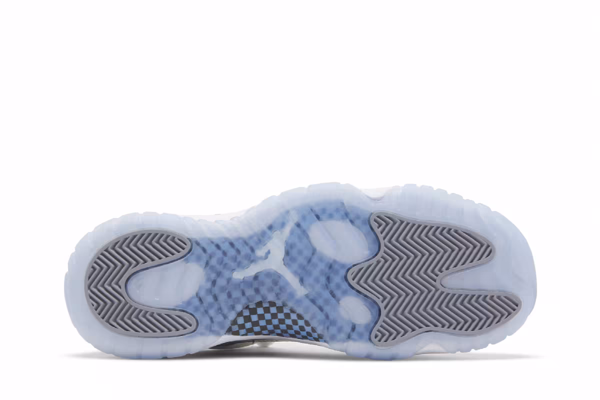 Air Jordan 11 Low GS Cement Grey, view 5