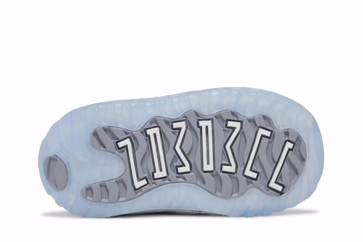 Air Jordan 11 Low TD Cement Grey, view 5