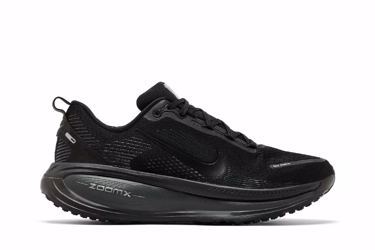 Nike Vomero 18 Triple Black, view 2