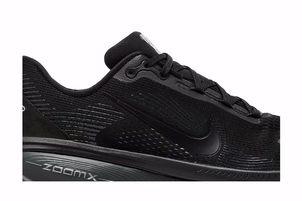Nike Vomero 18 Triple Black, view 3
