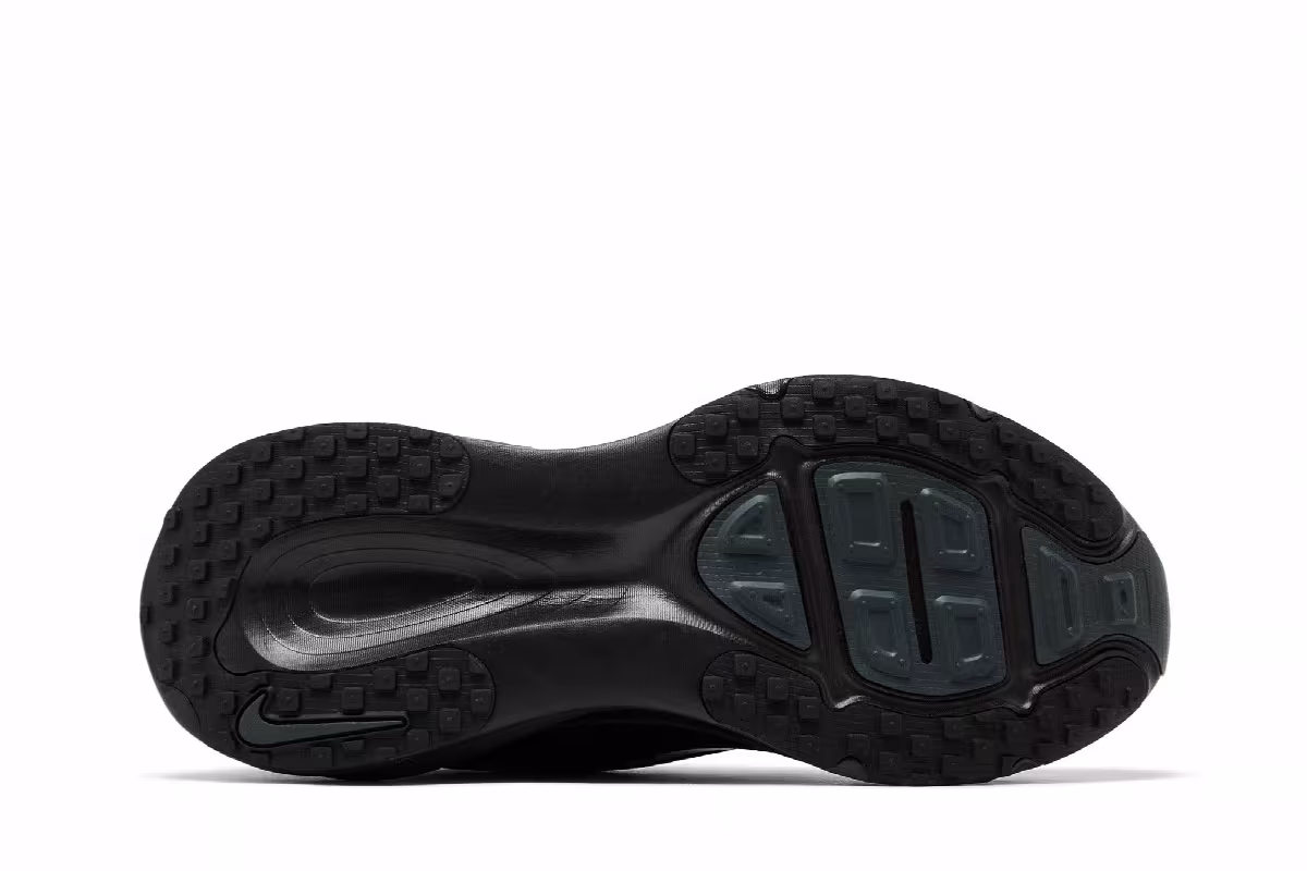 Nike Vomero 18 Triple Black, view 5