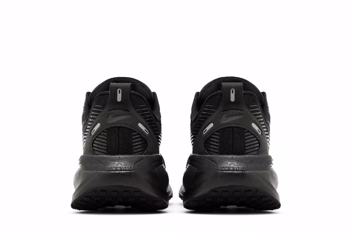 Nike Vomero 18 Triple Black, view 7