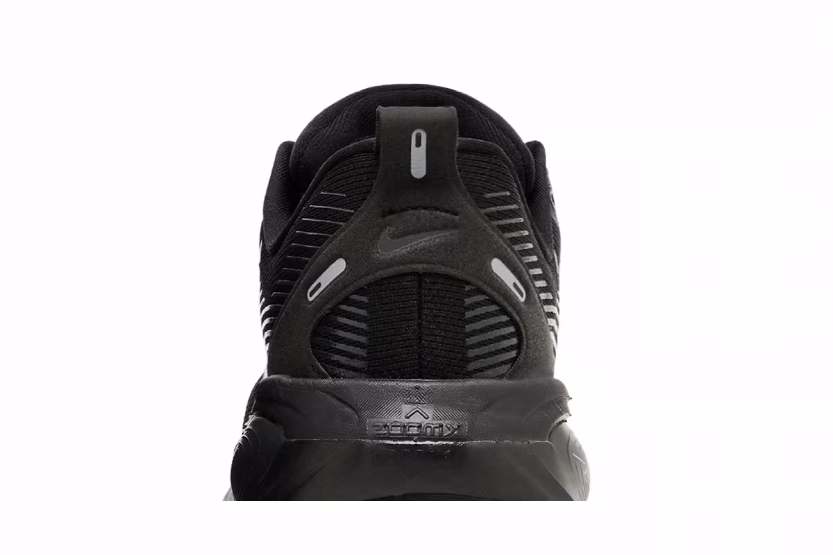 Nike Vomero 18 Triple Black, view 8