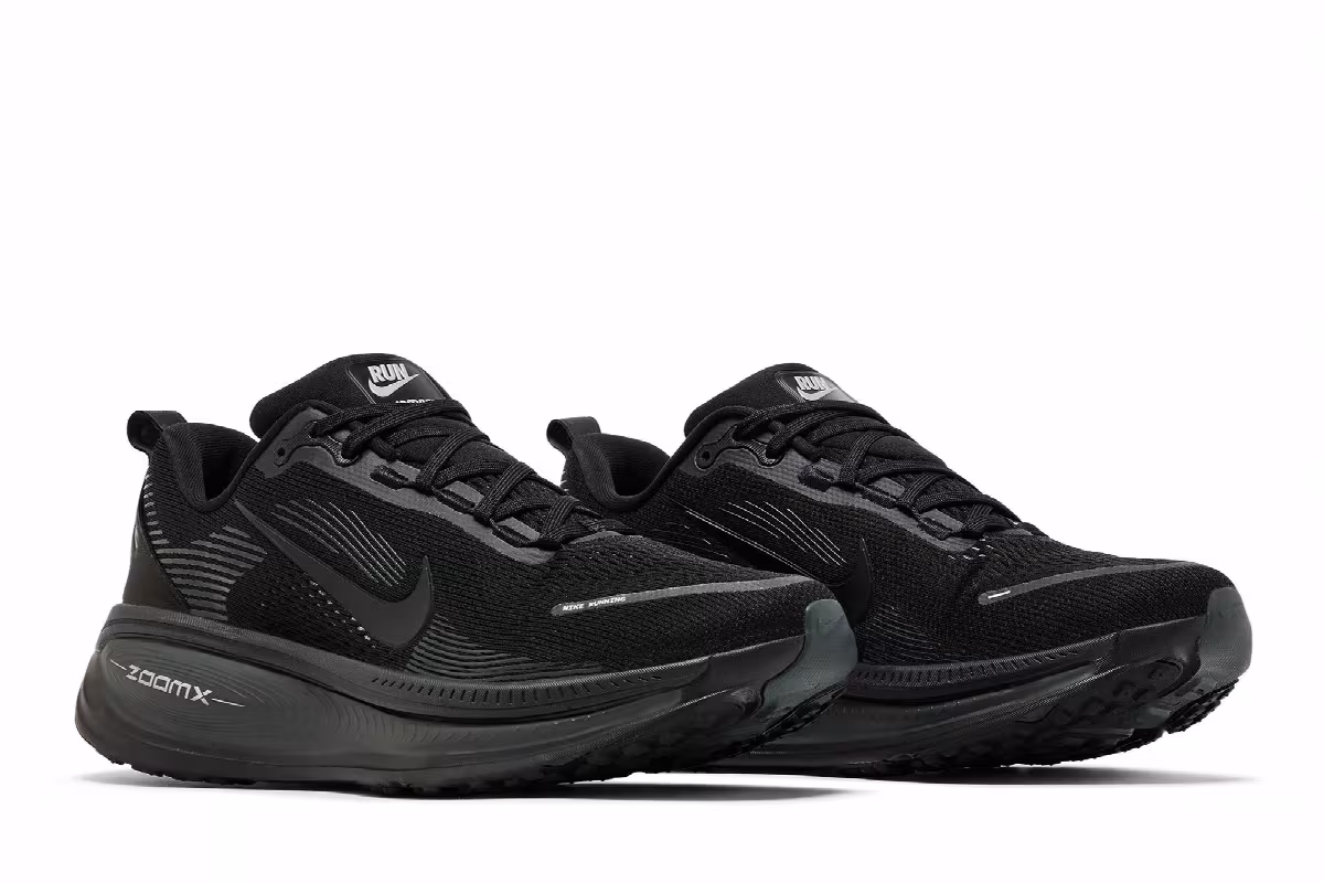 Nike Vomero 18 Triple Black, view 9