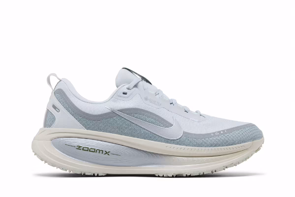 Nike Vomero 18 GORE-TEX Reflective Pure Platinum Metallic Silver, view 2