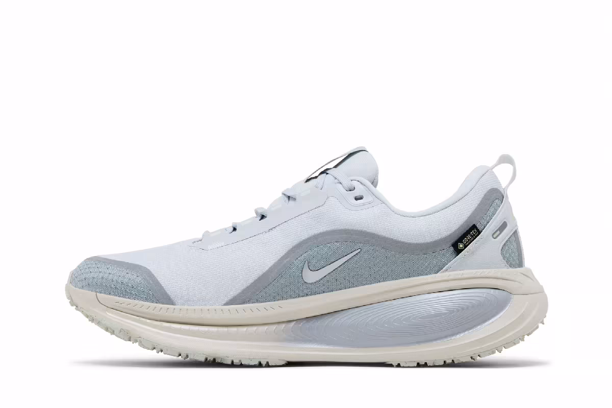 Nike Vomero 18 GORE-TEX Reflective Pure Platinum Metallic Silver, view 4