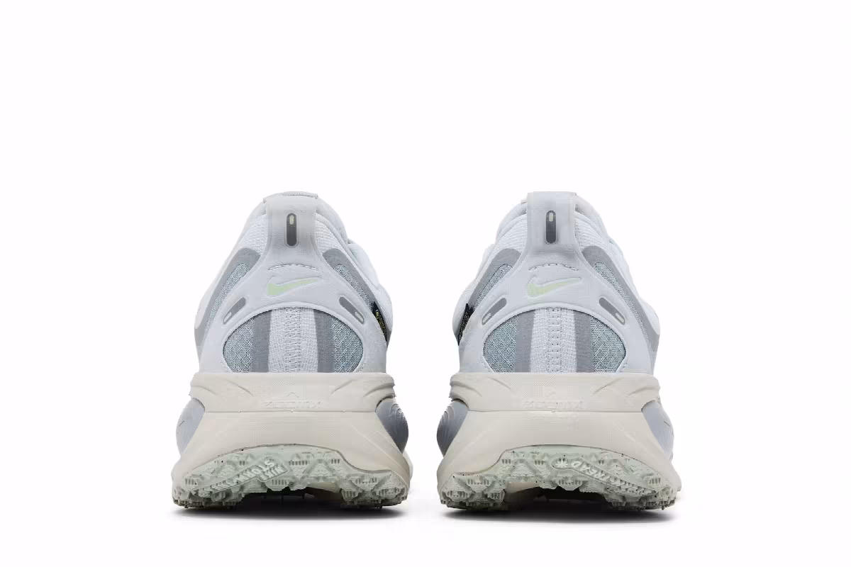 Nike Vomero 18 GORE-TEX Reflective Pure Platinum Metallic Silver, view 7