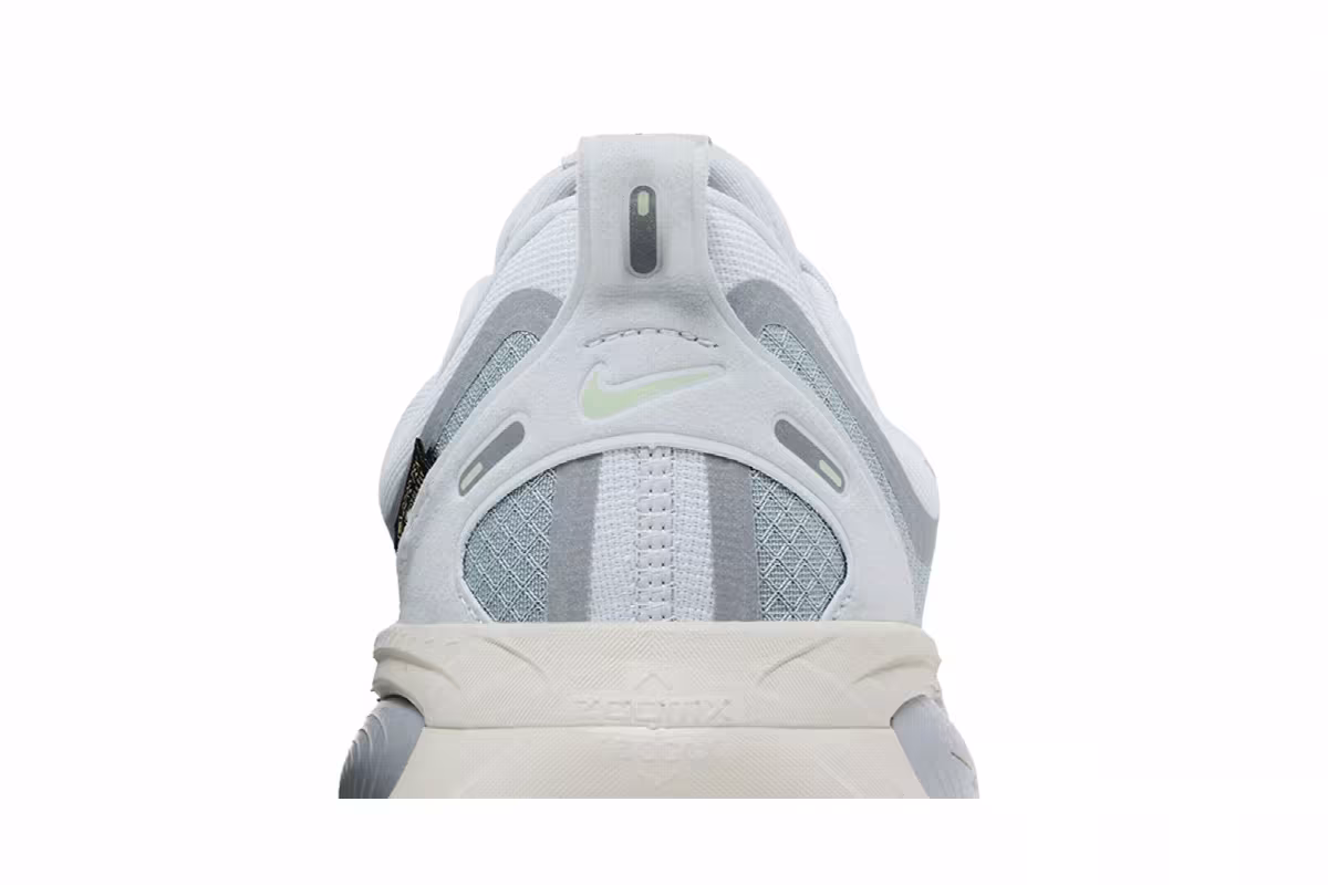 Nike Vomero 18 GORE-TEX Reflective Pure Platinum Metallic Silver, view 8