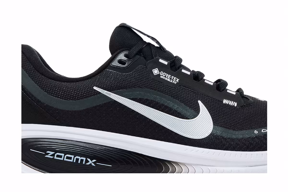 Nike Vomero 18 GORE-TEX Reflective Black Metallic Silver, view 3