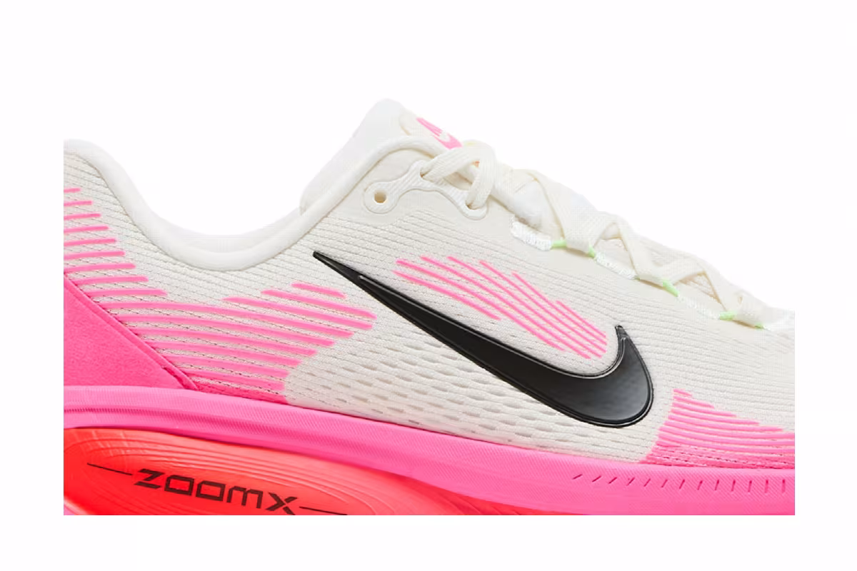 Nike Vomero 18 Sail Hyper Pink, view 3