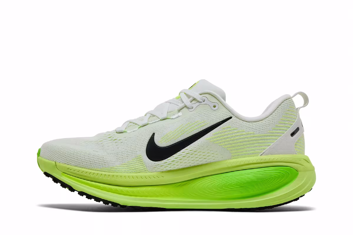 Nike Vomero 18 Electric Green, view 4