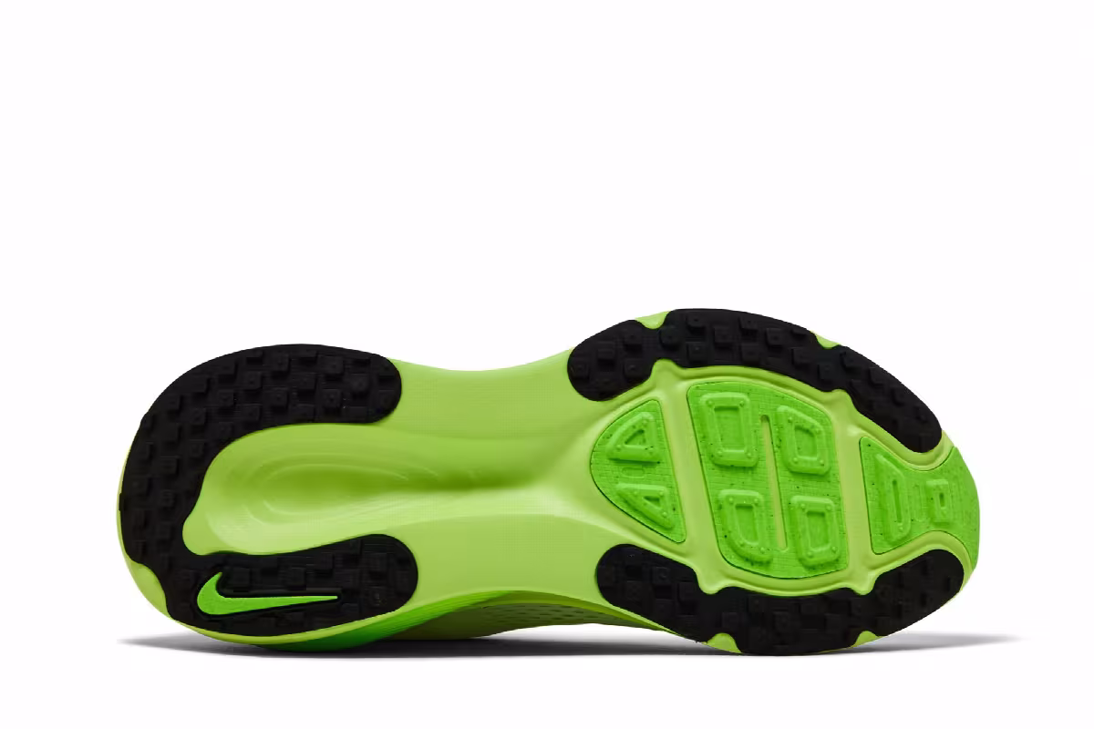 Nike Vomero 18 Electric Green, view 5