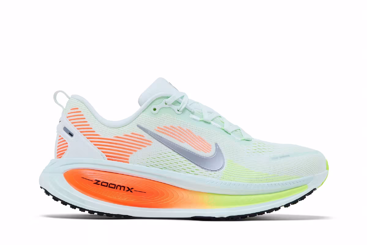 Nike Vomero 18 Barely Green Hyper Crimson, view 2