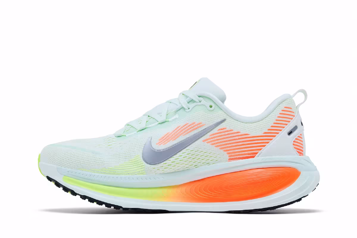 Nike Vomero 18 Barely Green Hyper Crimson, view 4
