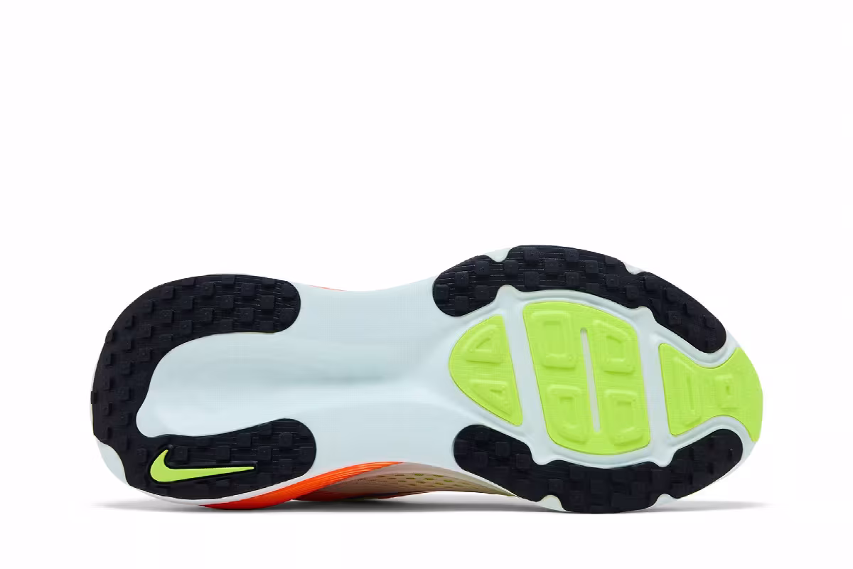 Nike Vomero 18 Barely Green Hyper Crimson, view 5