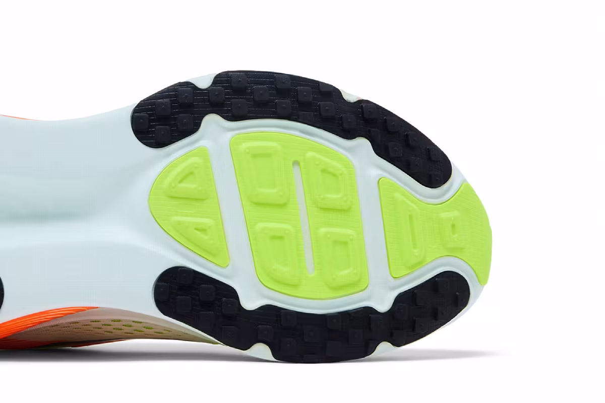 Nike Vomero 18 Barely Green Hyper Crimson, view 6