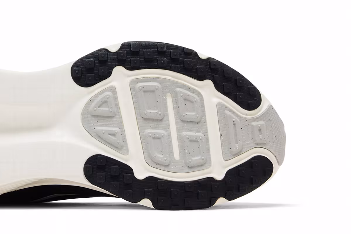 Nike Vomero 18 Extra Wide Black Coconut Milk, view 6