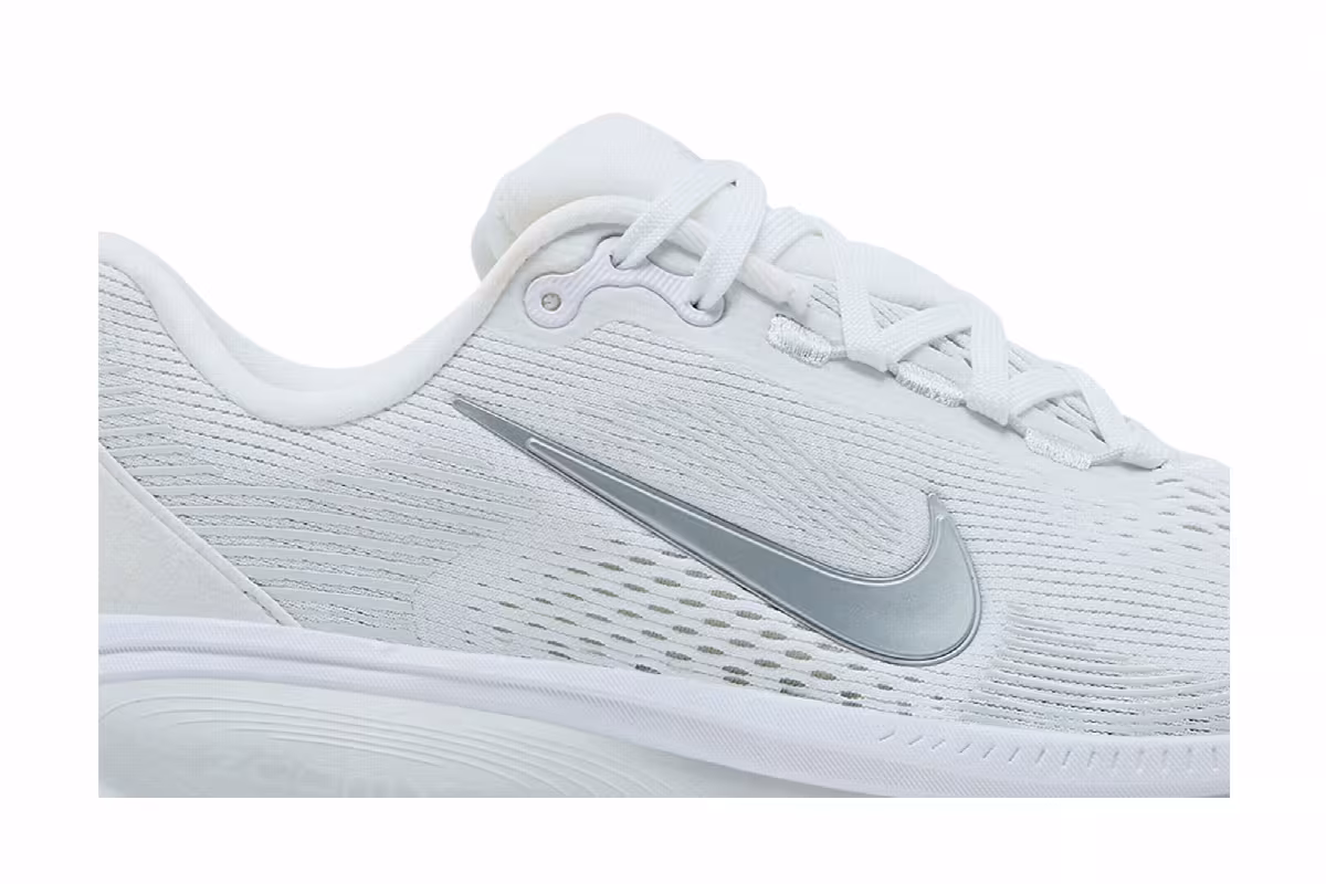 Nike Women's Vomero 18 White Photon Dust, view 3