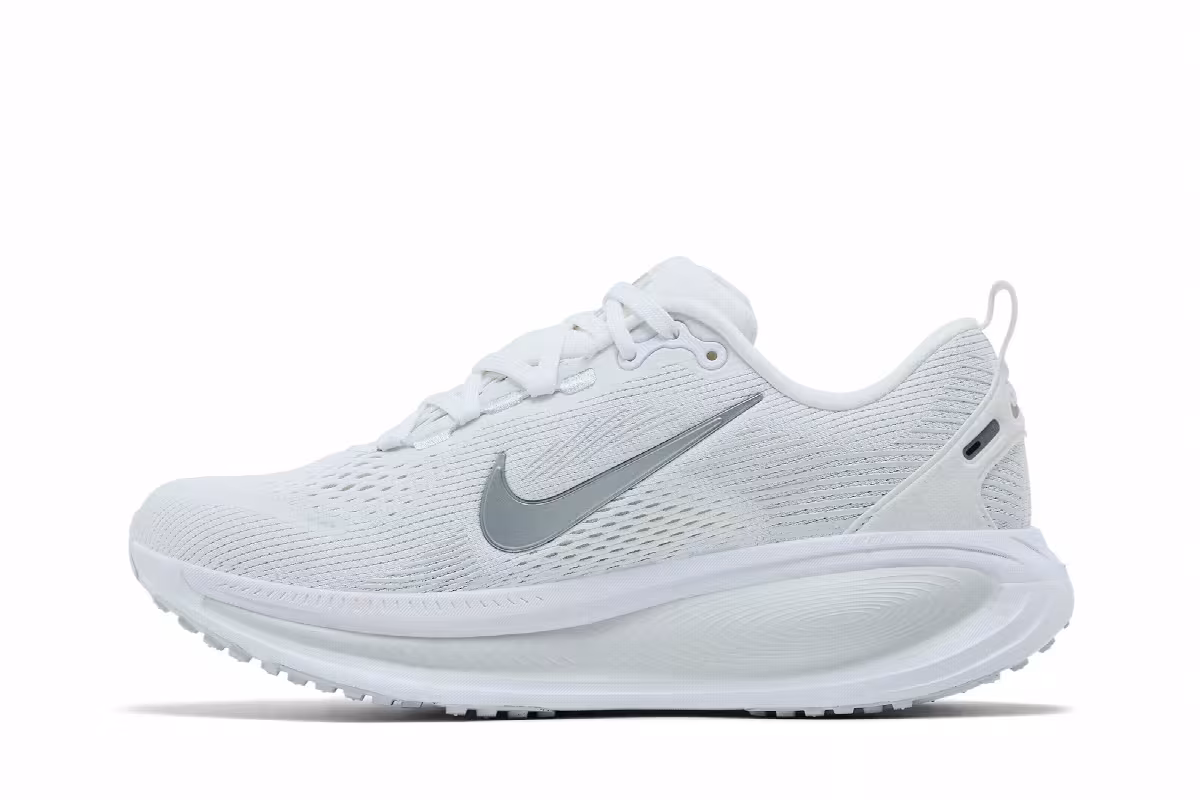 Nike Women's Vomero 18 White Photon Dust, view 4