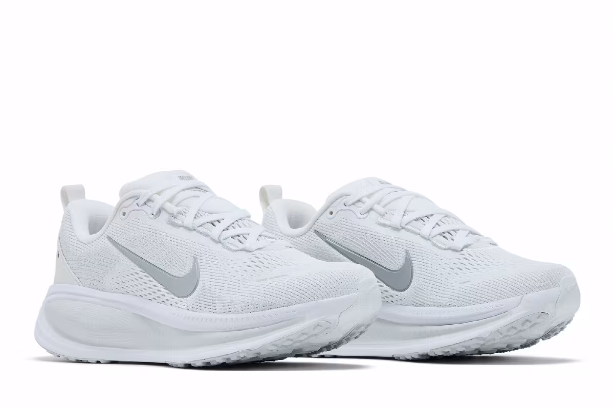 Nike Women's Vomero 18 White Photon Dust, view 9