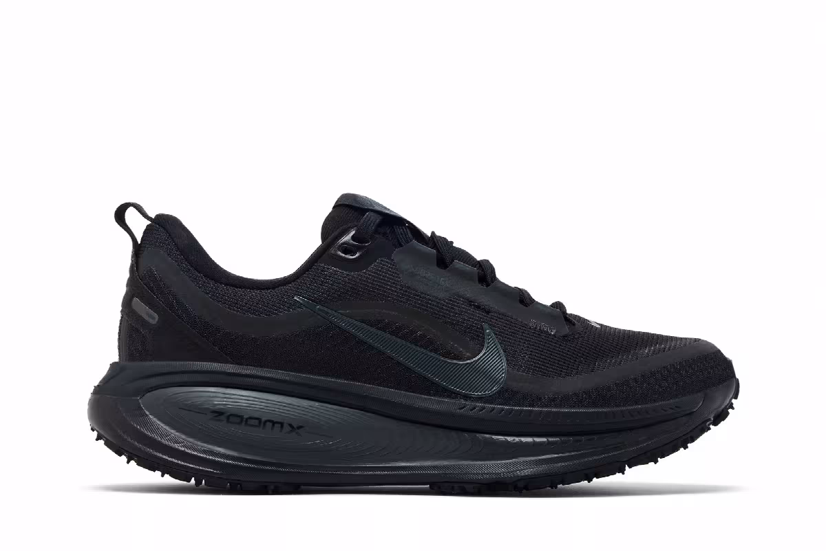 Nike Women's Vomero 18 GORE-TEX Black/Anthracite, view 2