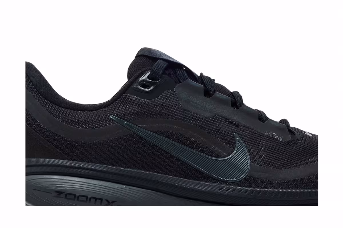 Nike Women's Vomero 18 GORE-TEX Black/Anthracite, view 3