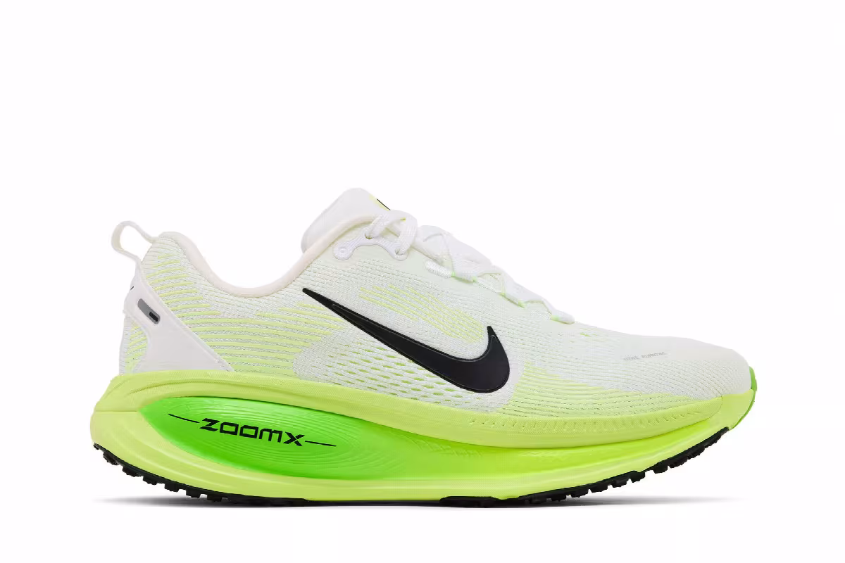 Nike Women's Vomero 18 Electric Green, view 2