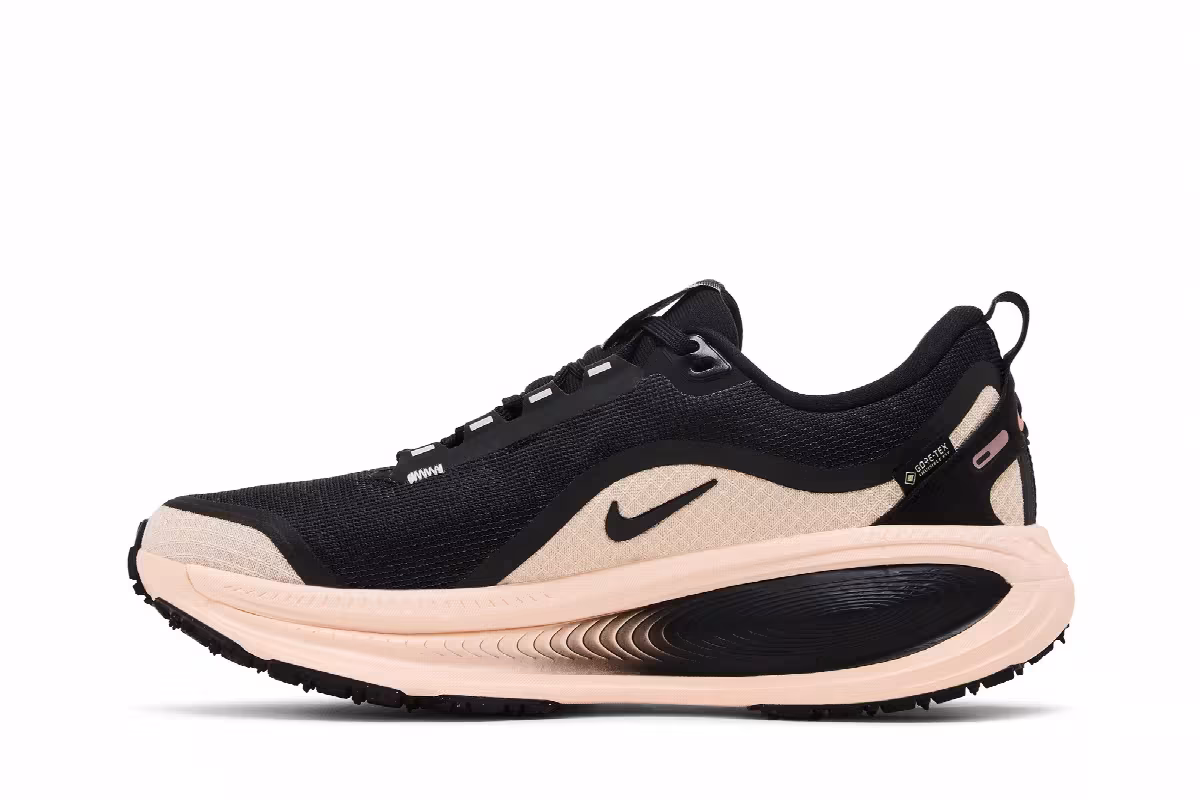 Nike Women's Vomero 18 GORE-TEX Black/Crimson Tint/Black/Black, view 4