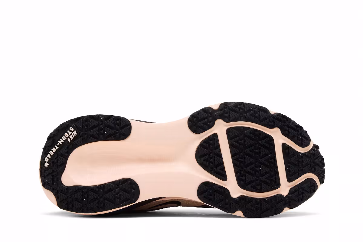 Nike Women's Vomero 18 GORE-TEX Black/Crimson Tint/Black/Black, view 5