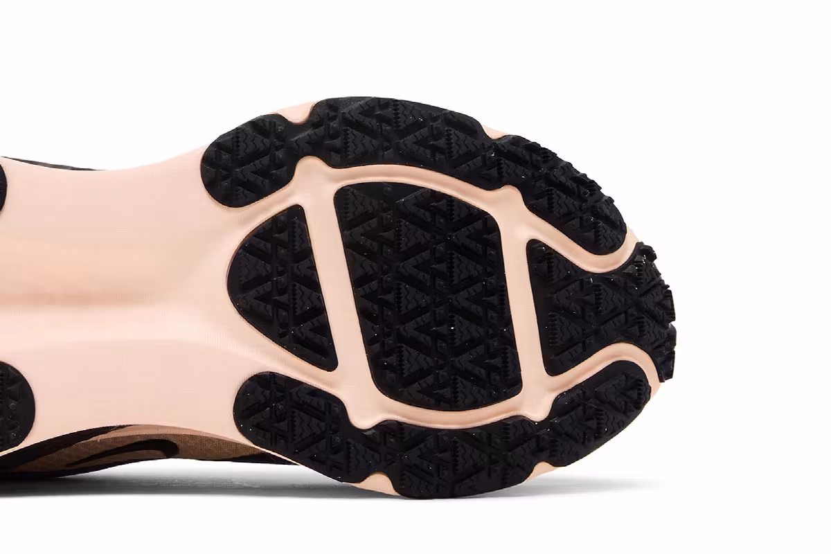 Nike Women's Vomero 18 GORE-TEX Black/Crimson Tint/Black/Black, view 6